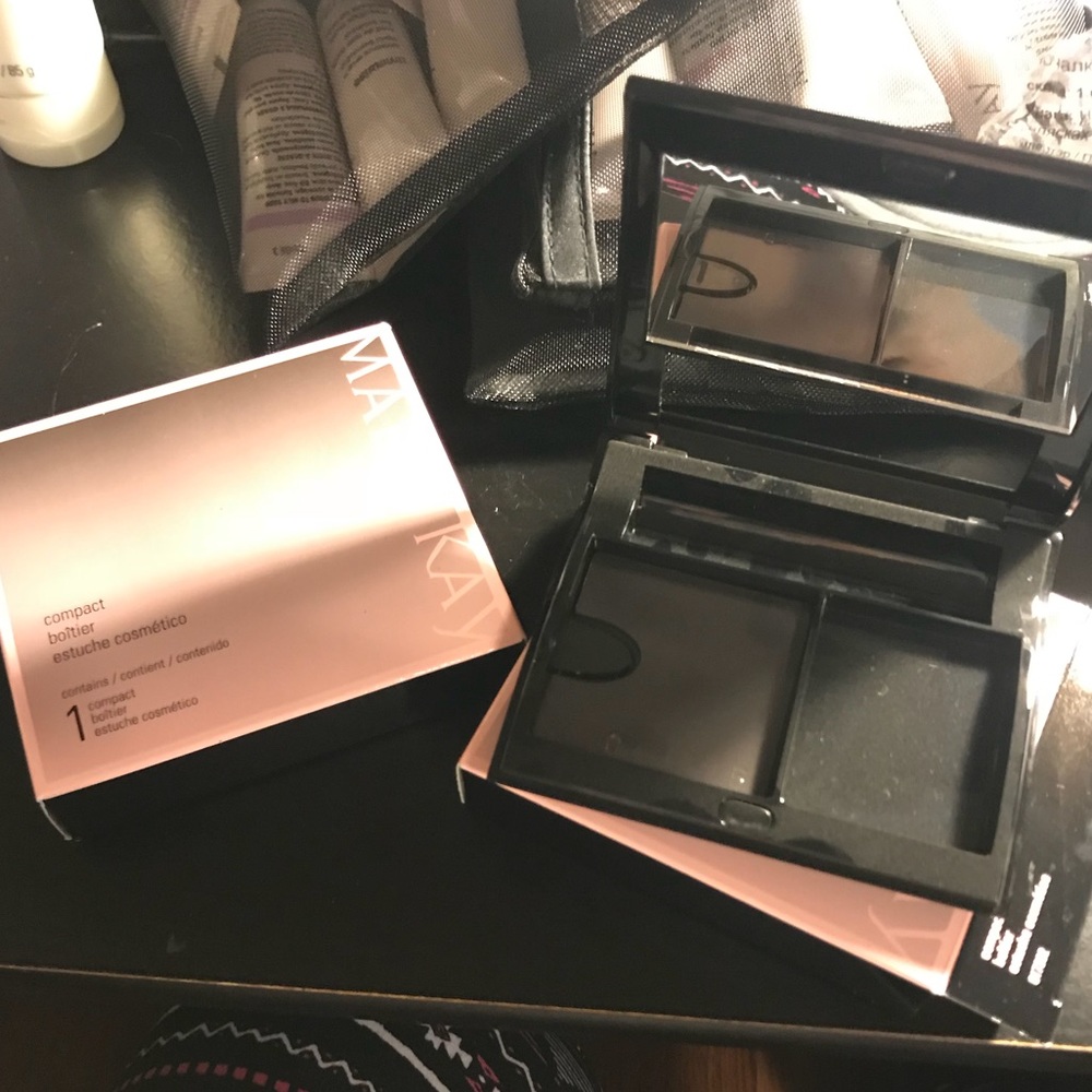 Mary Kay compact (large)